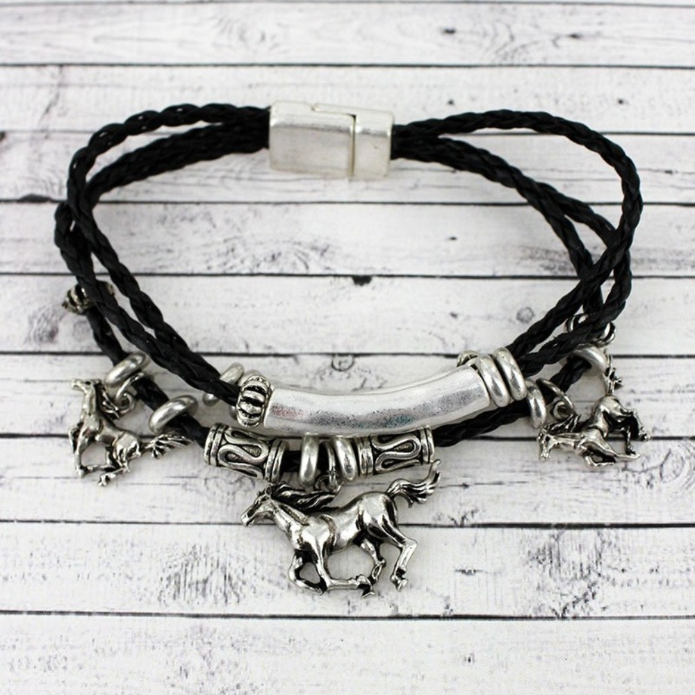 NWT "Worn Look" Silvertone Horse Bracelet - Picture 1 of 1